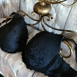 3/$30 Black lined Lace bra 38D pink center flower